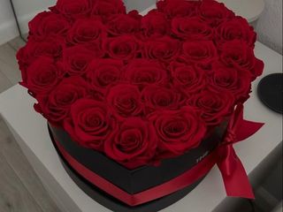 წითელი ვარდები გულში