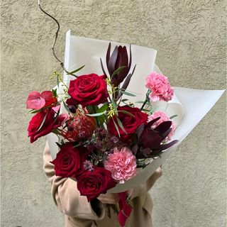 ლეოკა და ყვავილების მიქს თაიგული