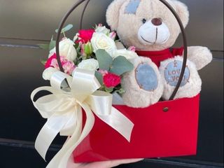 კომპოზიცია დათუნია ყვავილებში