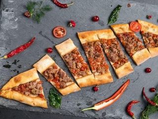 Kuşbaşılı Pide (Pide with Sliced Beef)