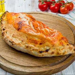 პიცა კალზონე Pizza Calzone