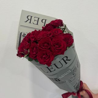 წითელი ვარდების თაიგული