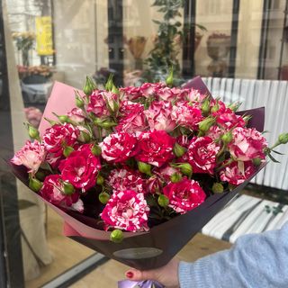 ჭრელი სპრეი ვარდების თაიგული