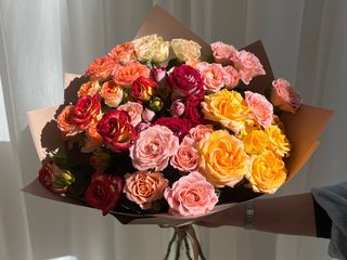 მრავალფერიანი სპრეი ვარდები