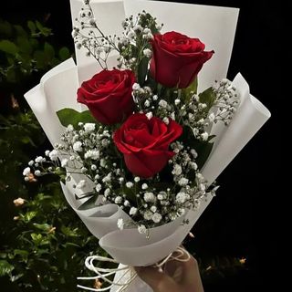 სამი წითელი ვარდი