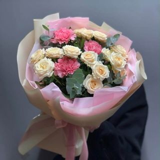 ვარდების და მიხაკების თაიგული