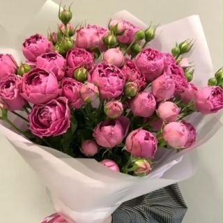 სპრეი ვარდების თაიგული