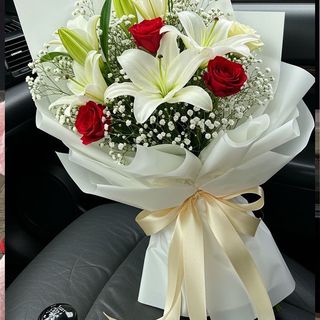 ლილია და წითელი ვარდი