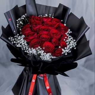 წითელი ვარდები (15ც)გიფსოფილებთან ერთად