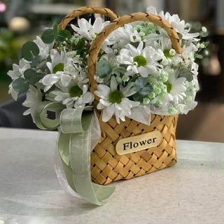 ქრიზანთემები ჩანთაში