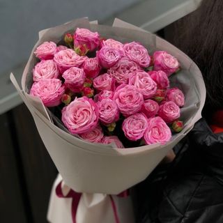 სპრეი ვარდების თაიგული