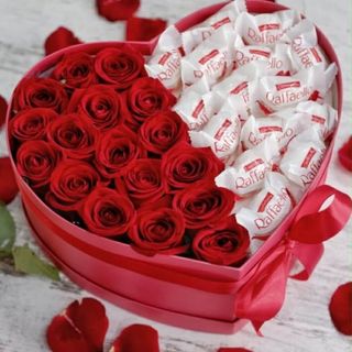 წითელი ვარდები და რაფაელოს შოკოლადი გულში