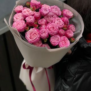 სპრეი ვარდების თაიგული