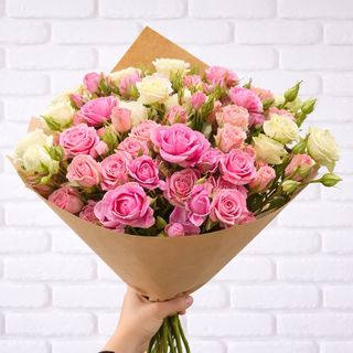 ვარდისფერი და თეთრი სპრეი ვარდი 15 ტოტი