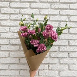 ვარდისფერი ეუსტომა 5 ტოტი