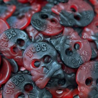 Bubs raspberry/ salty licorice skulls 100g