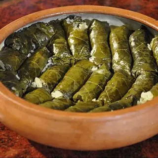 ტოლმა ხორცით 4 ცალი