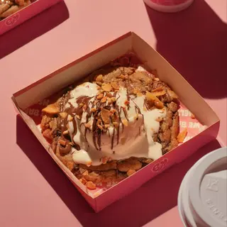 Golden Chaos (B&M Cookie with ice cream)