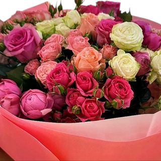 შერეული სპრეი ვარდების კომპოზიცია