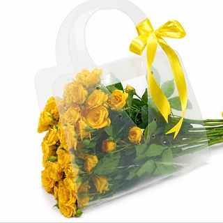 ყვითელი სპრეი ვარდები ჩანთაში