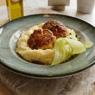ქათმის კოტლეტი პურეთი/Chicken Cotlet with mashed potatoes