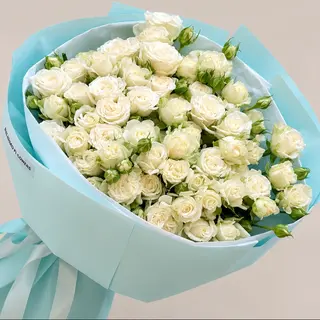 12 ტოტიანი თეთრი სპრეი ვარდების თაიგული (Bouquet of 12 White Spray Rose Stems )