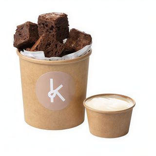 Brownie Bites & Vanilla Cream