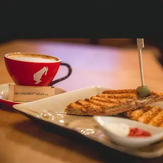Kava po izboru i tost