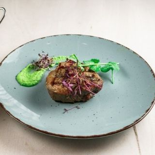 Beefsteak na žaru s prilogom