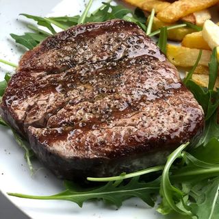 Biftek sa žara, pommes