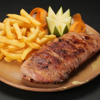 Punjena bijela vješalica u svinjskoj maramici