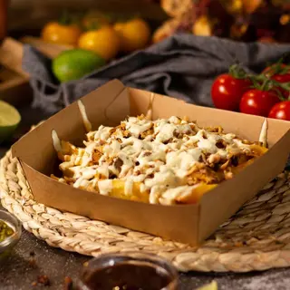 LOADED FRIES BEYAZ + SAUCE