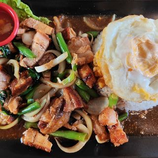 Bosiljak i chilli s kuhanom rižom
