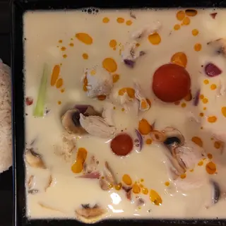 Tomkha s kuhanom rižom