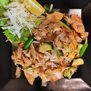 Pad see eew noodle