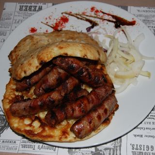 Rolani ćevapčići sa pancetom 