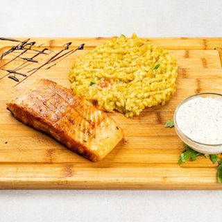 File lososa s prilogom