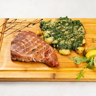 Tuna sa žara s prilogom