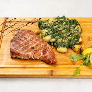 Tuna sa žara s prilogom