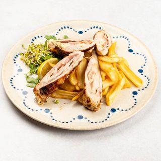 Punjena vješalica s prilogom