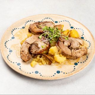 Teleće pečenje s prilogom