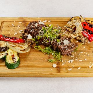 Beef tagliata s prilogom