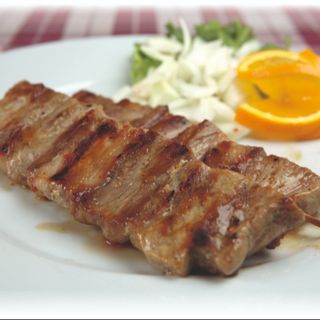 Svinjski ražnjići sa krumpir lađicama