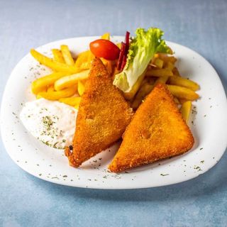 Pohani sir sa pomfritom, domaći tartar