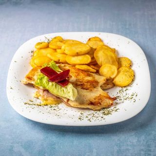 Pileći file na žaru punjen šunkom i sirom