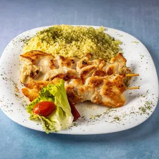 GRILL SPECIALS & Ražnjići piletina i riža, salata