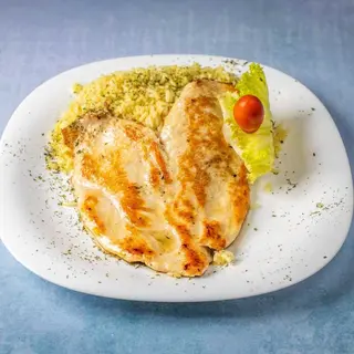 Pileći file na žaru s riža, ajvar