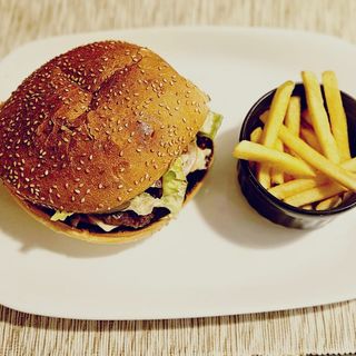 Cheeseburger + pommes frites