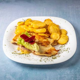 Pileći file na žaru punjen sirom