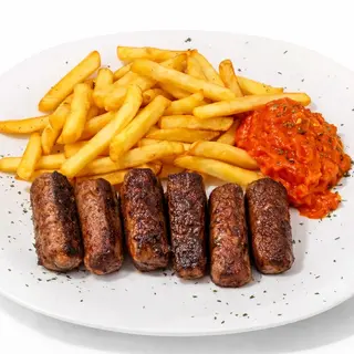 Pljeskavica na žaru i pommes frites, ajvar